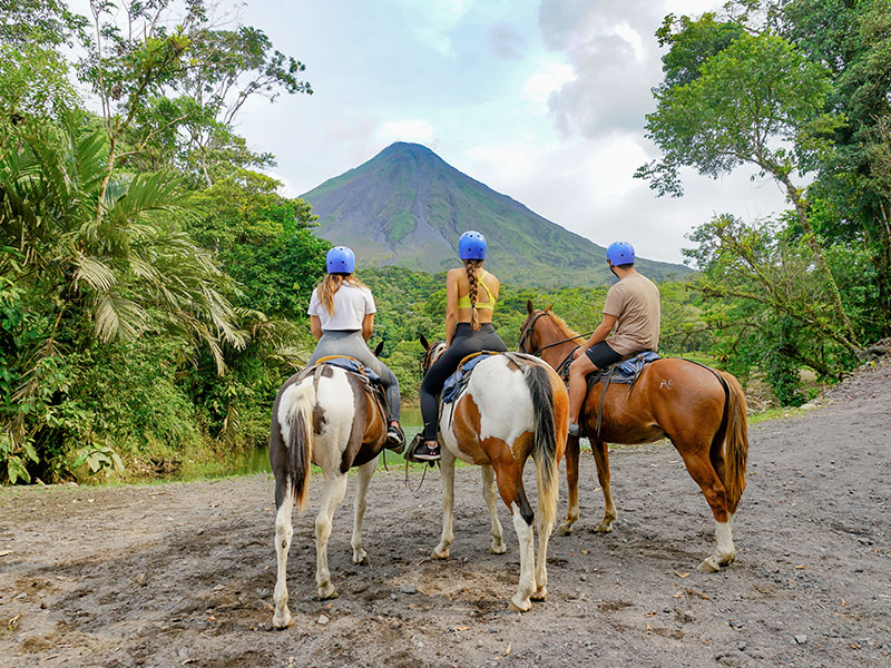 hoseback-arenal-volcano